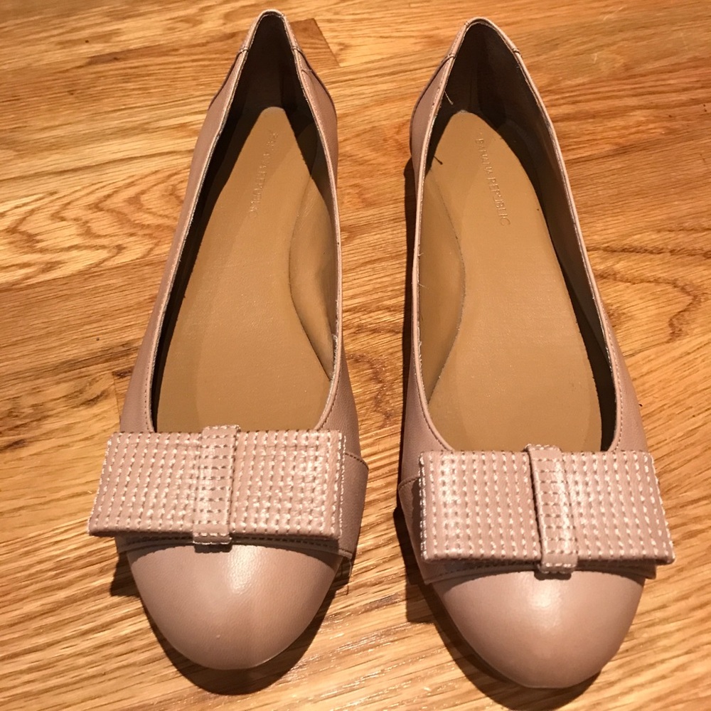 Banana Republic bow flats